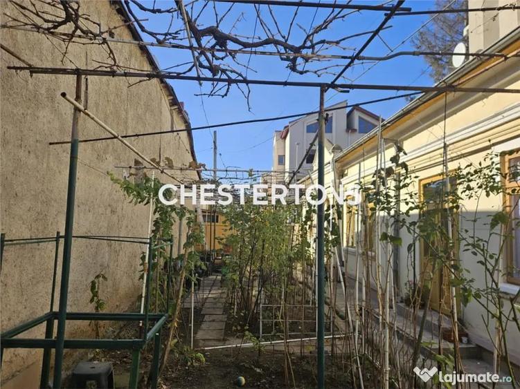Casă cu 6 camere cu Teren 390 Mp în Central
