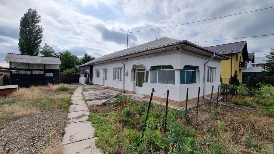 Teren de 2700 mp, în Românești