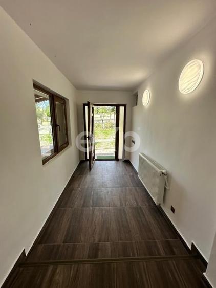 Casă individuală cu 5 camere cu Teren 1438 Mp în Răzvad