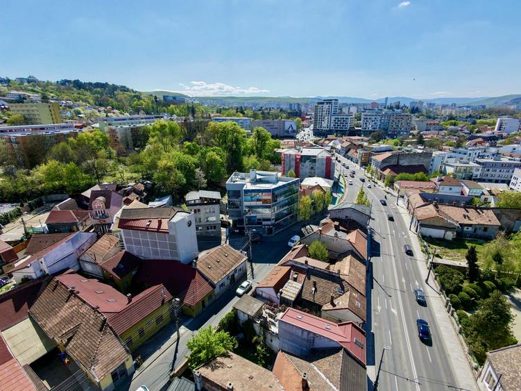 Spațiu comercial, de 933.39001464844 mp, în Central