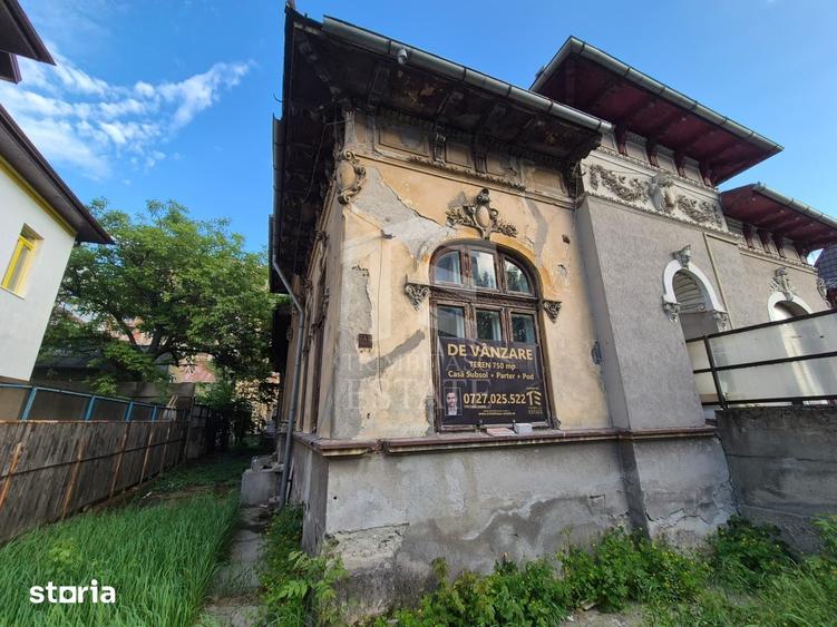 Casă cu 10 camere cu Teren 750 Mp în Pieptănari