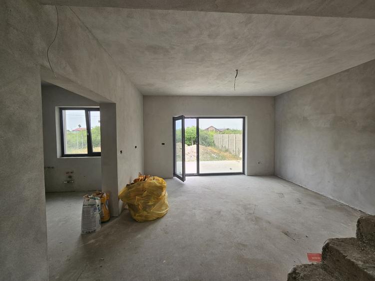 Duplex cu 4 camere cu Canalizare în Moșnița Nouă