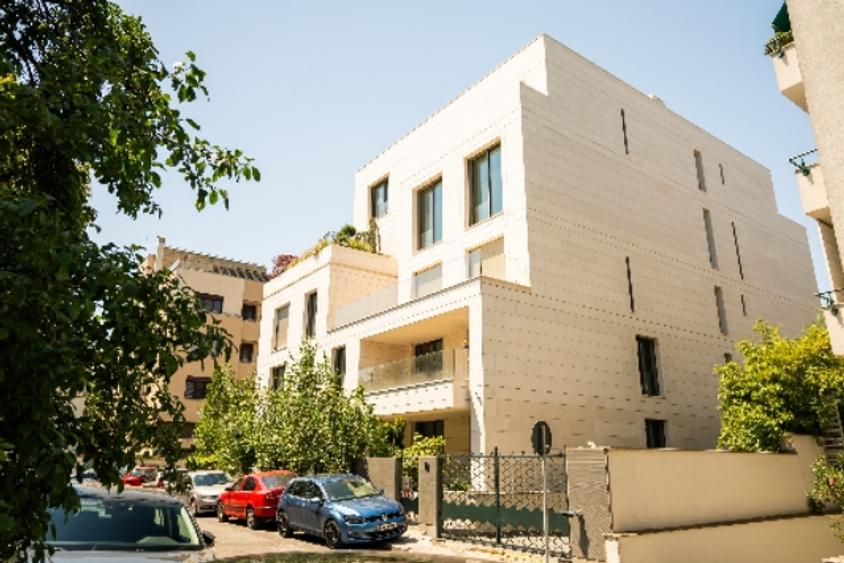 Apartament cu 3 camere decomandat în Televiziune
