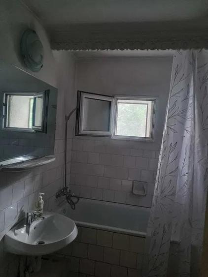 Apartament cu 3 camere decomandat în Canta