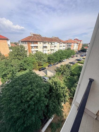 Apartament cu 2 camere semidecomandat, mobilat în Fratelia