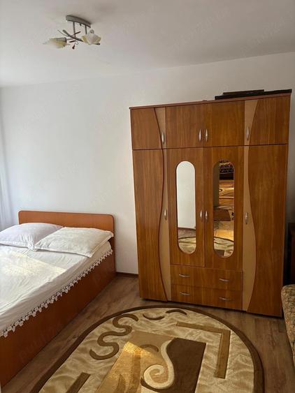 Apartament cu 2 camere semidecomandat, mobilat în Sud