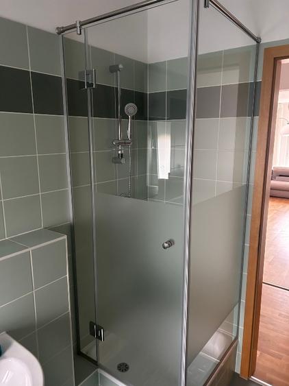 Apartament cu 3 camere semidecomandat, mobilat în Central