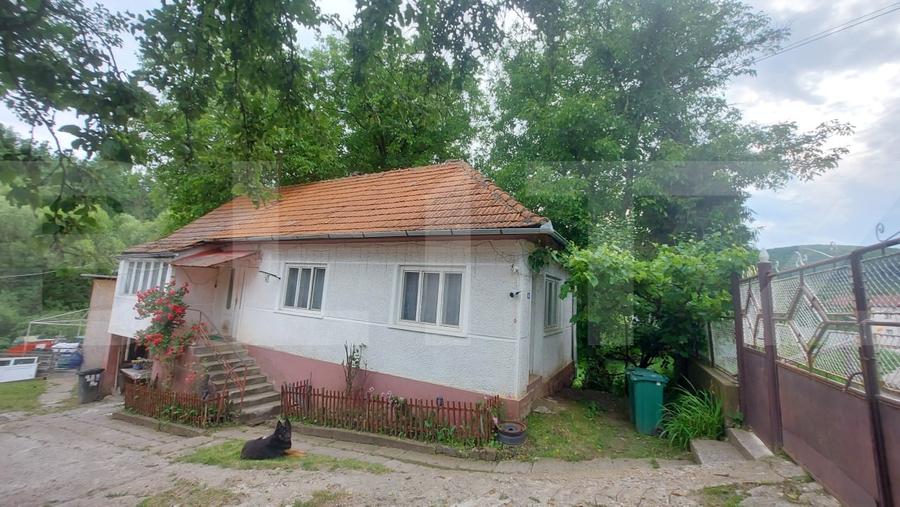 Casă individuală cu 7 camere cu Teren 1980 Mp în Vâlcele