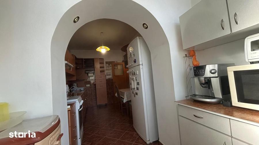 Apartament cu 3 camere decomandat în Valea Cetății