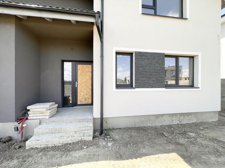 Duplex cu 4 camere cu Canalizare în Moșnița Nouă
