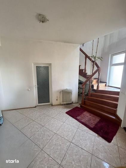 Casă cu 4 camere cu Teren 1400 Mp în Central