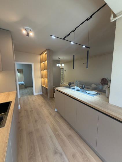Apartament cu 3 camere semidecomandat, mobilat în Florești