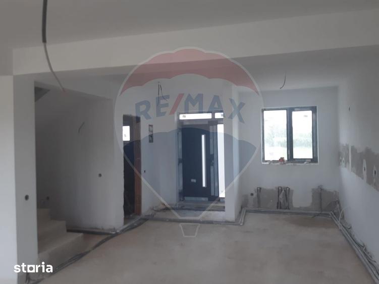 Casa / Vila cu 4 camere de vanzare Vulcan, 15 km de Brasov - 6