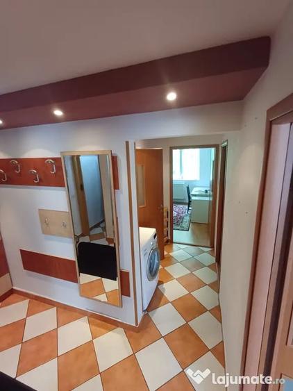 Apartament cu 3 camere decomandat în Tei
