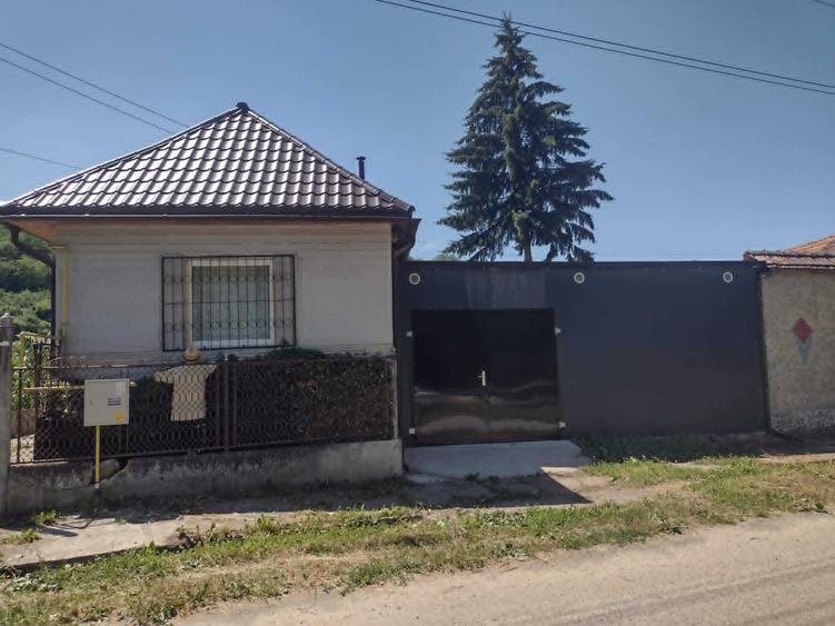 Casă cu 3 camere în Nou