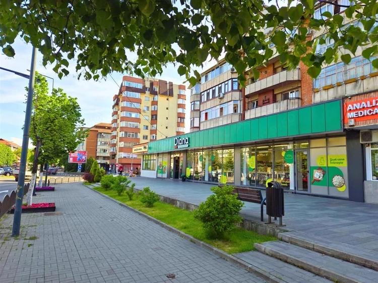 Apartament cu 3 camere decomandat în Căzănești (Râmnicu Vâlcea)