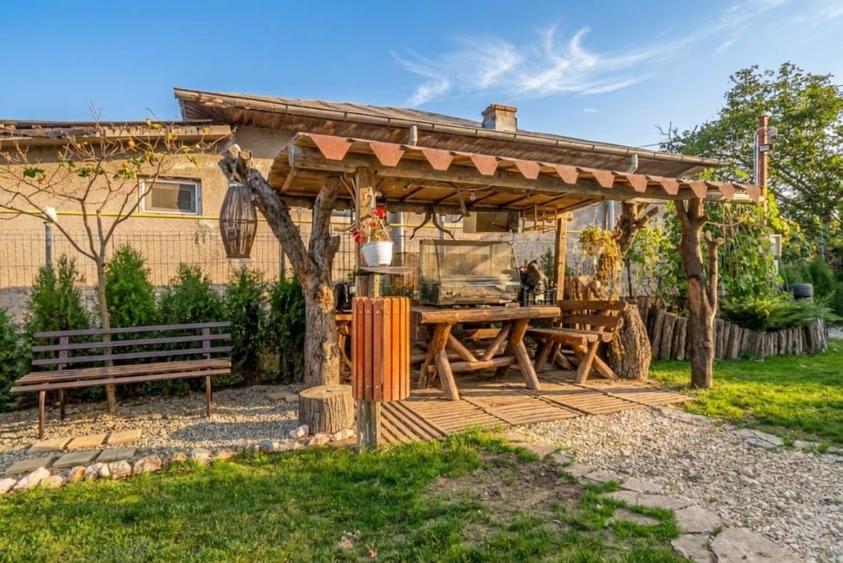 Casă individuală cu 6 camere cu Canalizare în Puchenii Mari