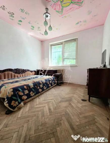 Apartament cu 3 camere semidecomandat în Tăbăcărie