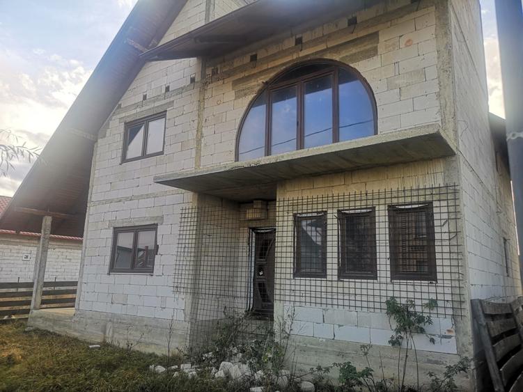 Casă cu 4 camere în Central