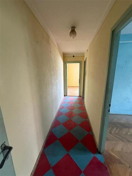 Apartament cu 3 camere semidecomandat în Tătărași