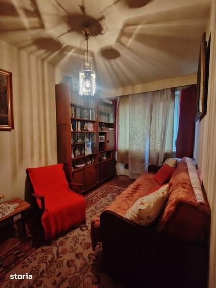 Apartament cu 4 camere decomandat în Central