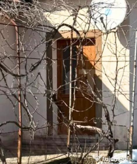 Casă cu 4 camere cu Teren 1200 Mp în Central