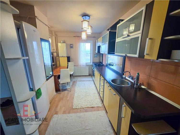 Apartament cu 4 camere decomandat în 7 Noiembrie