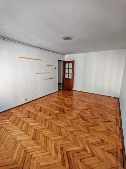 Apartament cu 2 camere decomandat în Poarta 6