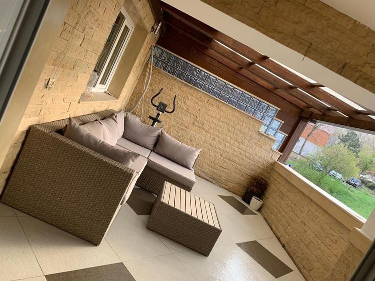Apartament cu 3 camere decomandat în Babadag