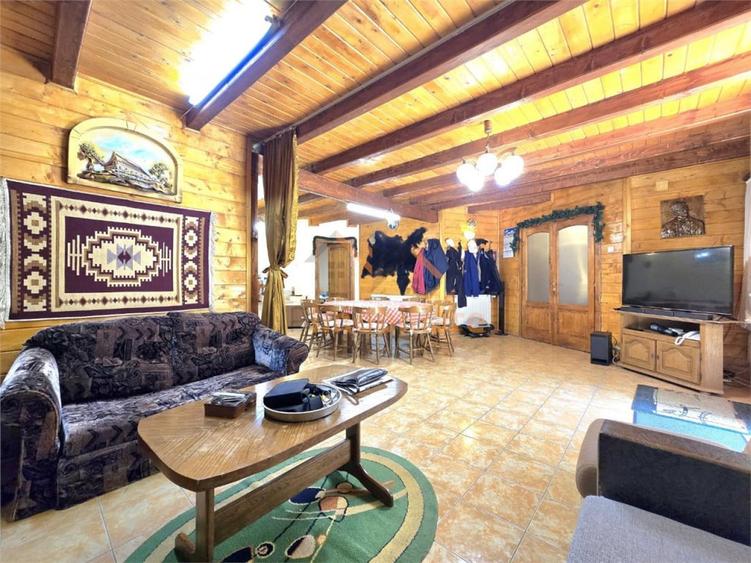 Casă cu 6 camere cu Teren 1761 Mp în Izlaz