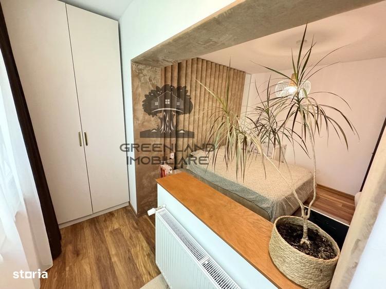 Apartament cu 3 camere semidecomandat în Podu Roș
