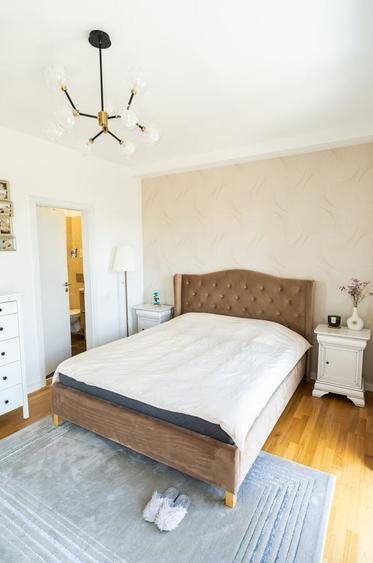 Apartament cu 3 camere semidecomandat, mobilat în Est
