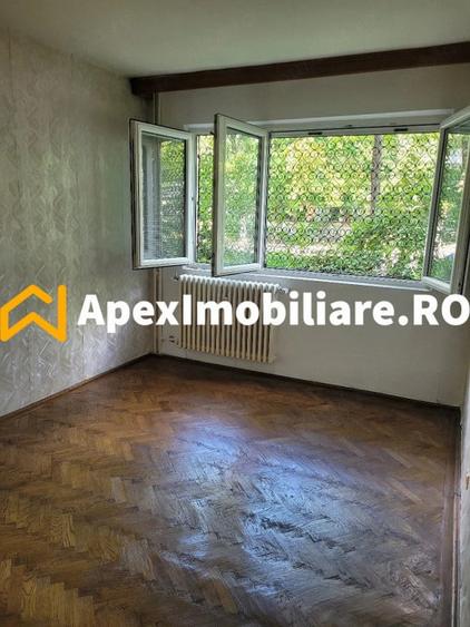 Apartament cu 3 camere semidecomandat în Militari