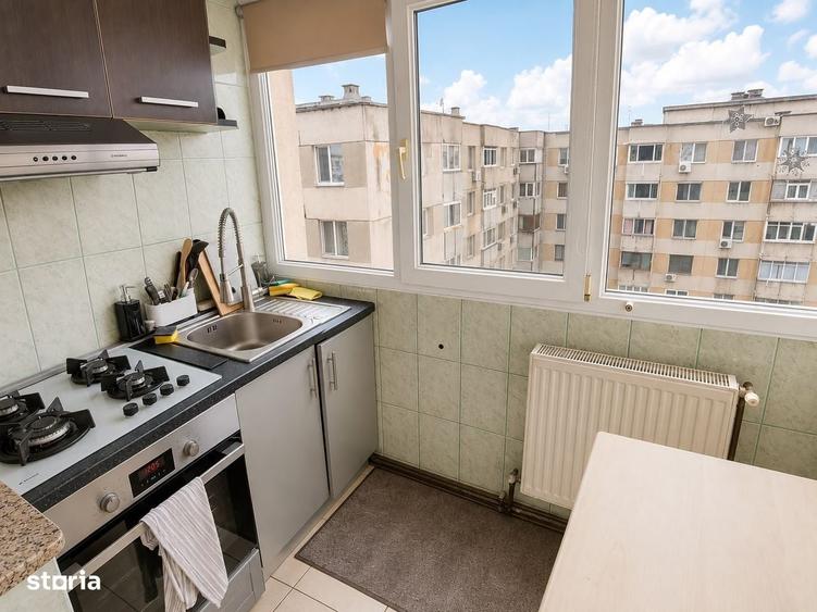 Apartament cu 4 camere semidecomandat în Berceni