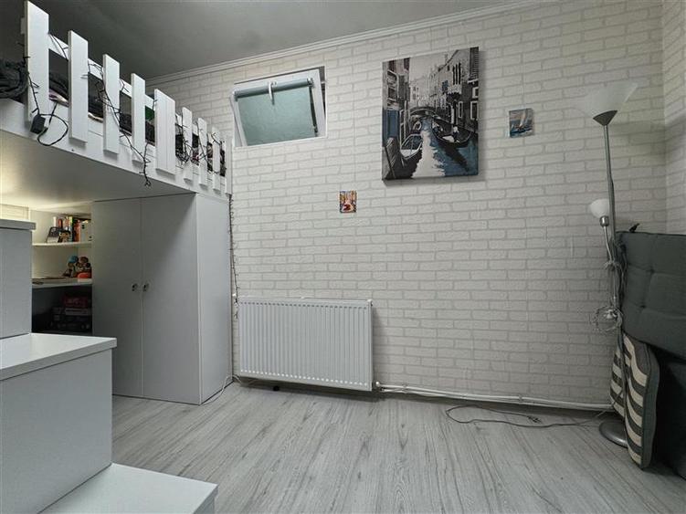 Apartament cu 3 camere decomandat, mobilat în Bucium