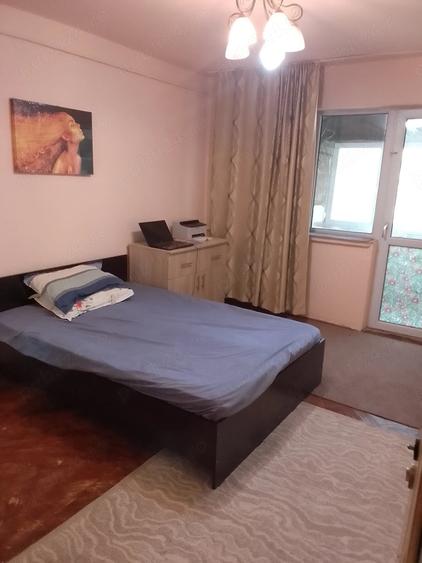 Apartament cu 3 camere decomandat în Valea Rosie