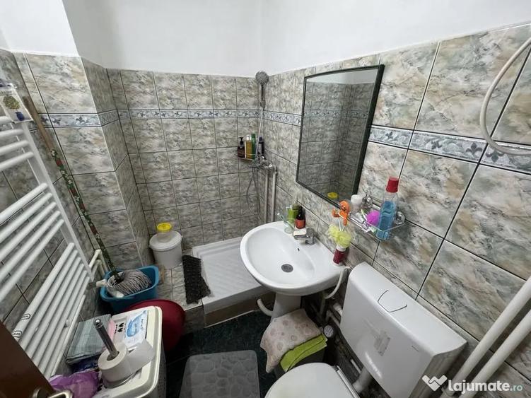 Apartament cu 4 camere decomandat în Central