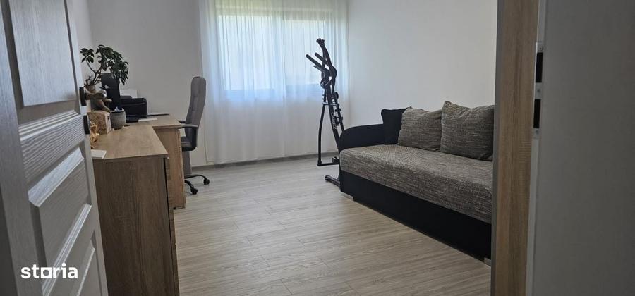 Casă cu 4 camere în Dezmir