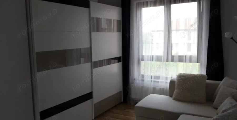 Apartament cu 3 camere semidecomandat în Girocului