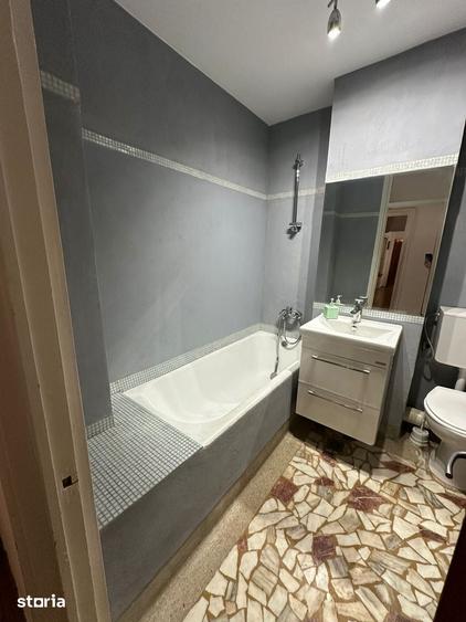 Apartament cu 4 camere decomandat în Victoriei
