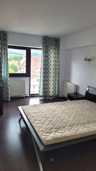 Apartament cu 3 camere decomandat, mobilat în Central