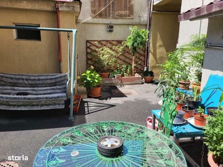 Casă cu 9 camere cu Teren 365 Mp în 13 Septembrie