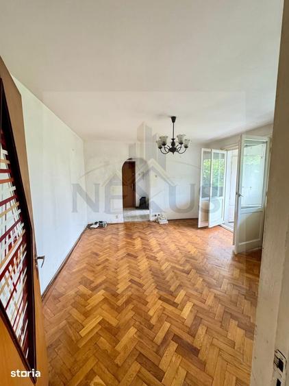 Apartament cu 3 camere semidecomandat în Berceni