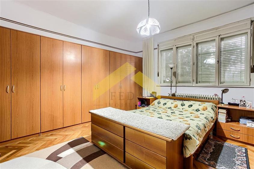 Casă individuală cu 5 camere cu Canalizare în Grădiște