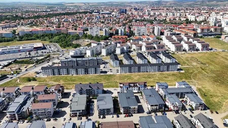 Teren de 14600 mp, în Central