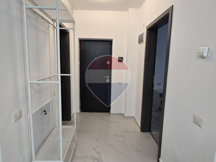 Apartament cu 2 camere semidecomandat, mobilat în Apărătorii Patriei