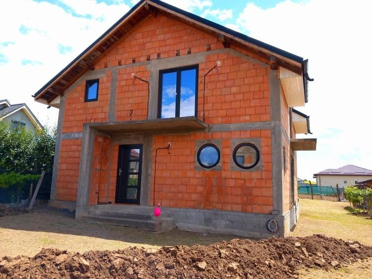 Casă cu 4 camere în Exterior Vest