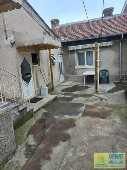 Casă cu 6 camere cu Teren 170 Mp în Tomis I