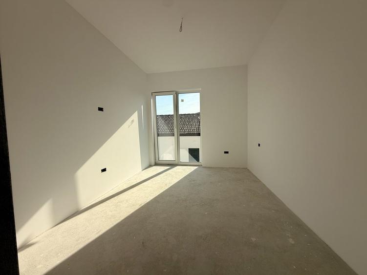 Duplex cu 4 camere cu Canalizare în Dumbrăvița