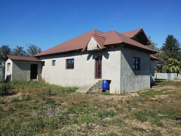 Casă cu Teren 1115 Mp în Garoafa